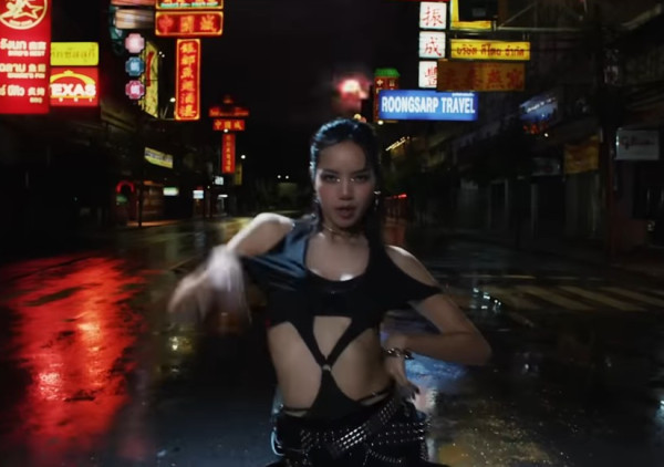 Lisa《Rockstar》MV在泰國取景
