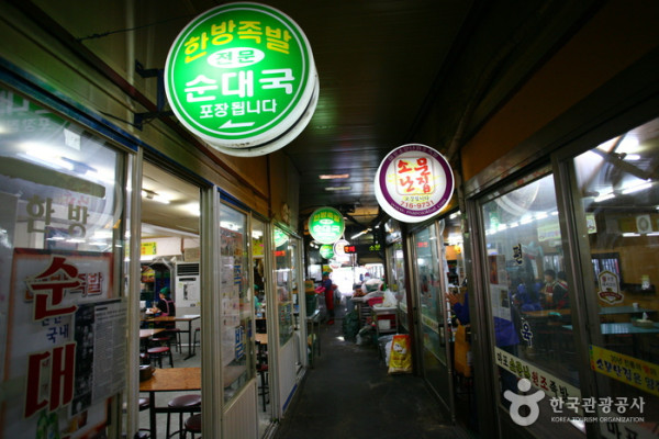 孔德洞豬腳街（圖片來源︰韓國觀光公社）