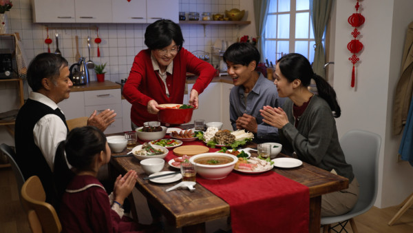 剪頭髮7大禁忌！呢6個時間剪頭髮衰足一整年 染髮最好揀呢日？