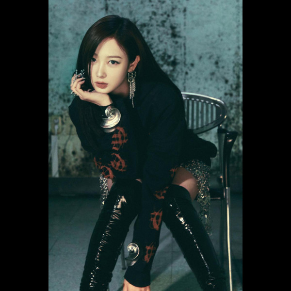 Y3K時代正式來臨!aespa、Lisa親身示範!認識Y3K風格3大穿搭元素