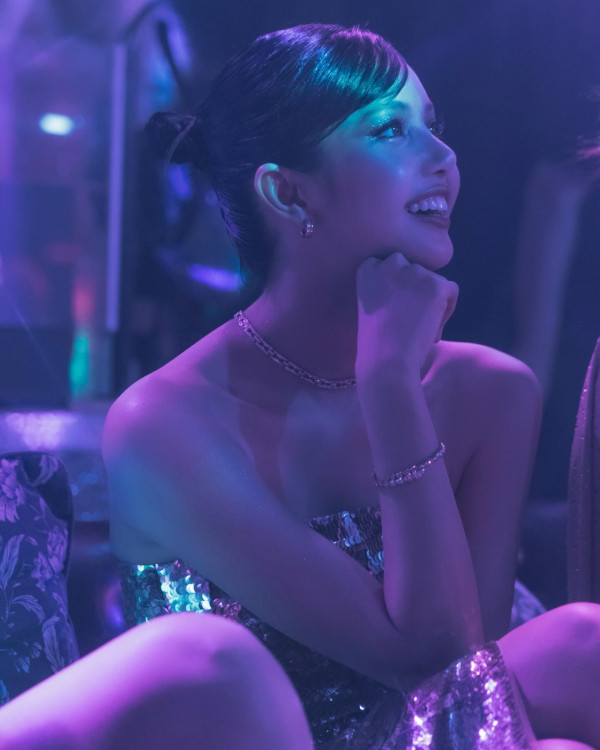 Y3K時代正式來臨!aespa、Lisa親身示範!認識Y3K風格3大穿搭元素