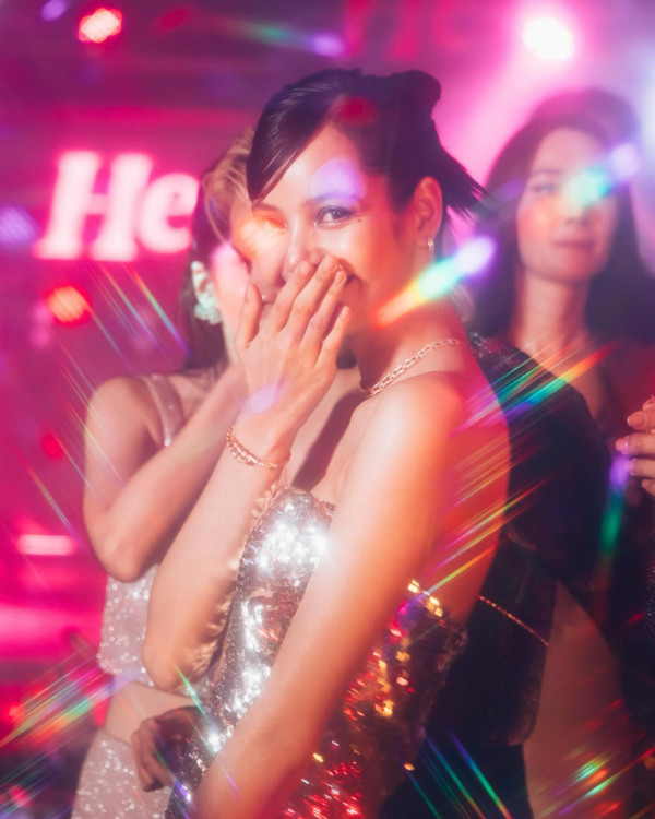 Y3K時代正式來臨!aespa、Lisa親身示範!認識Y3K風格3大穿搭元素