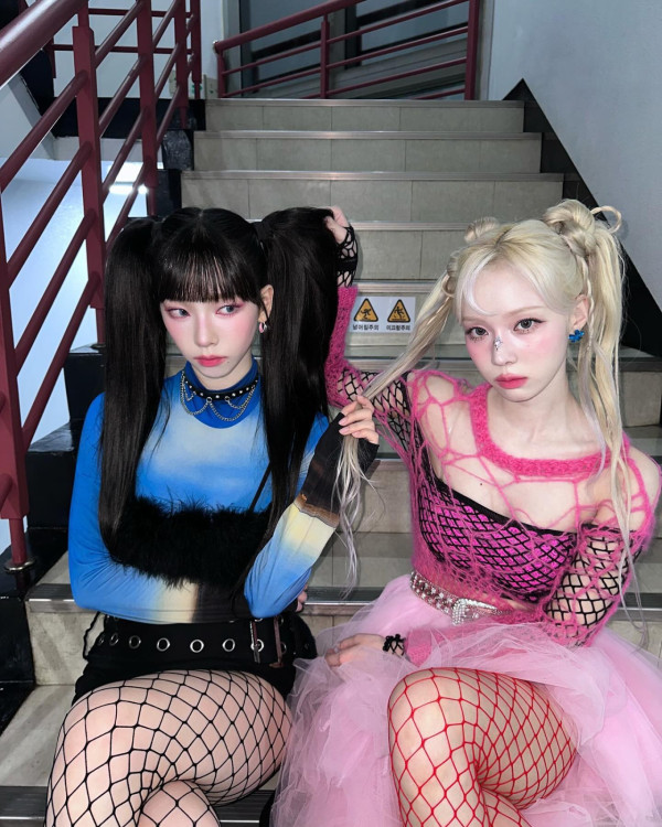 Y3K時代正式來臨!aespa、Lisa親身示範!認識Y3K風格3大穿搭元素