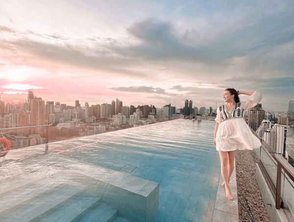 姚嘉妮宣布離婚後首次更新近況 帶子女遊曼谷散心 大騷美腿+凍齡自拍 