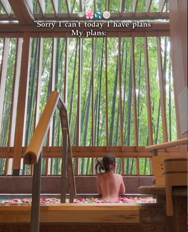 前J2咪神大曬噴血出浴照惹人遐想！邪惡角度浴缸自拍力谷新旅遊節目 