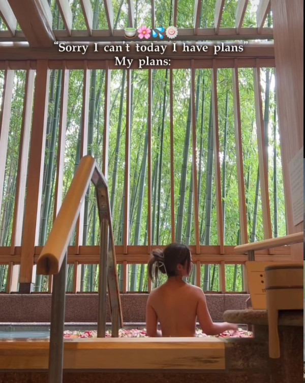 前J2咪神大曬噴血出浴照惹人遐想！邪惡角度浴缸自拍力谷新旅遊節目 