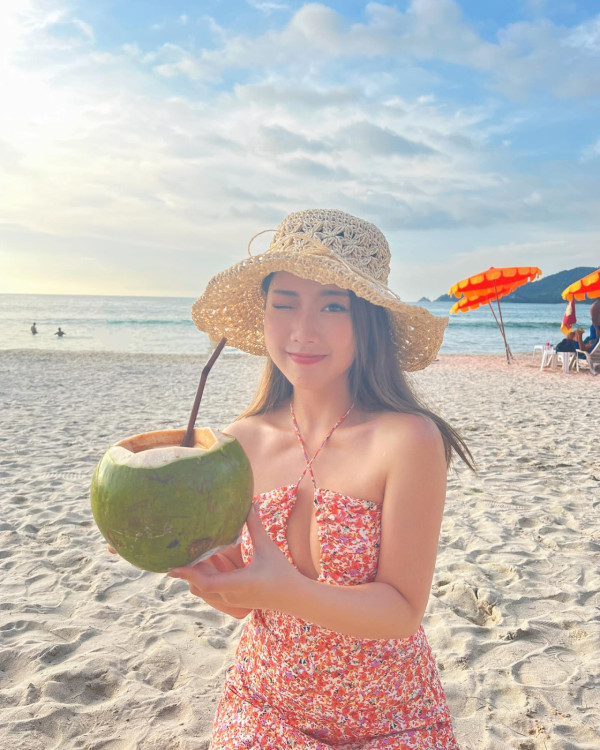 前J2咪神大曬噴血出浴照惹人遐想！邪惡角度浴缸自拍力谷新旅遊節目 