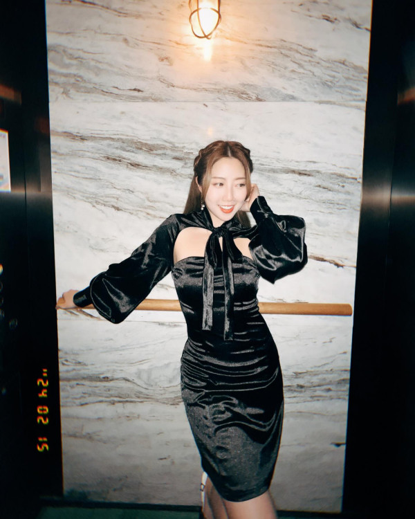 前J2咪神大曬噴血出浴照惹人遐想！邪惡角度浴缸自拍力谷新旅遊節目 