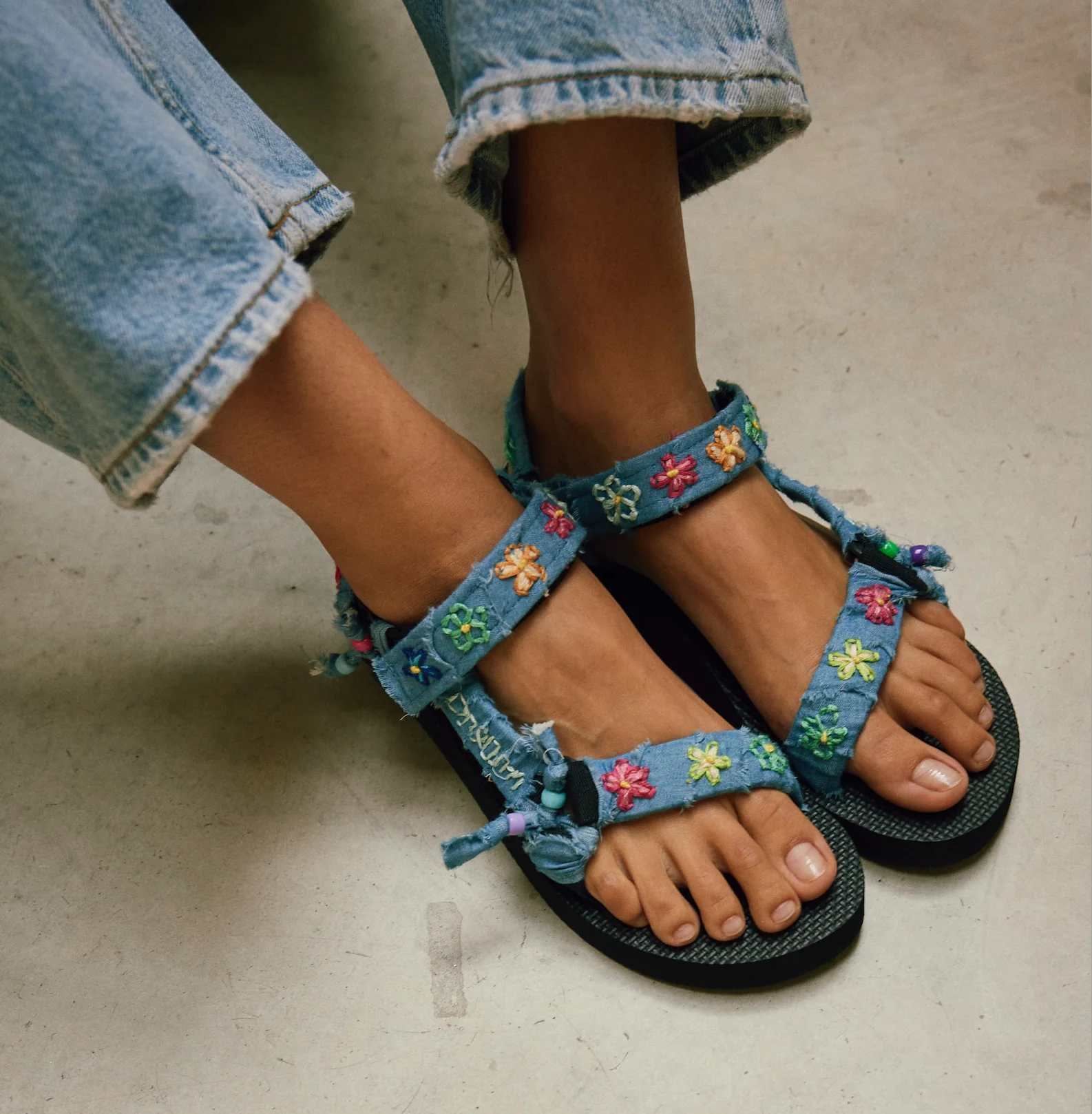 2024流行涼鞋推薦4：運動風格混搭