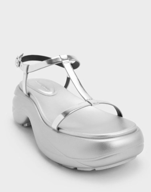 2024涼鞋推薦1：CHARLES & KEITH T字繞踝厚底涼鞋(HK$509)