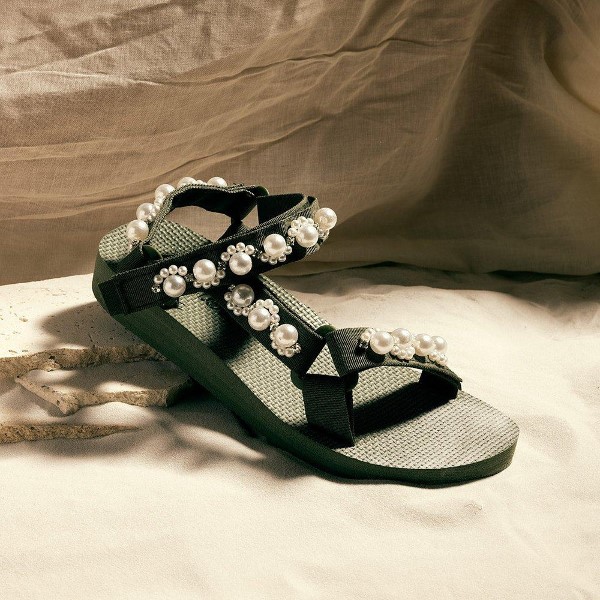 2024涼鞋推薦3：Arizona Love TREKKY 法式珍珠涼鞋(HK$1499起)