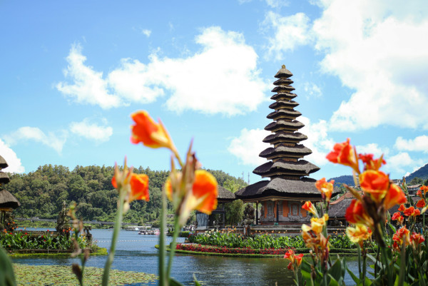 峇里島自由行景點｜布拉坦水神廟 Ulun Danu Beratan Temple（圖片來源：Unsplash）
