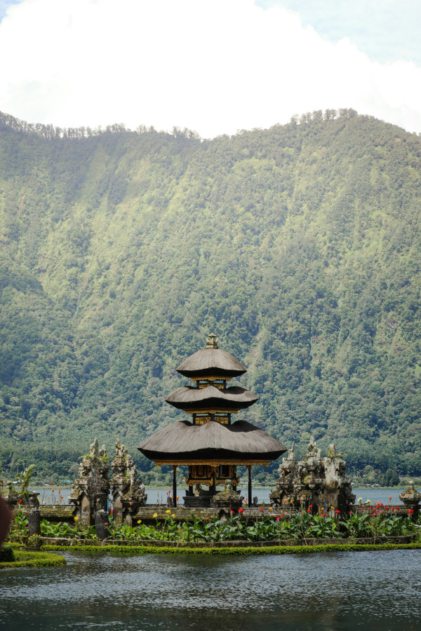 峇里島自由行景點｜布拉坦水神廟 Ulun Danu Beratan Temple（圖片來源：Unsplash）