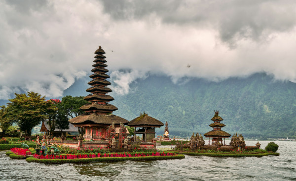 峇里島自由行景點｜布拉坦水神廟 Ulun Danu Beratan Temple（圖片來源：Unsplash）