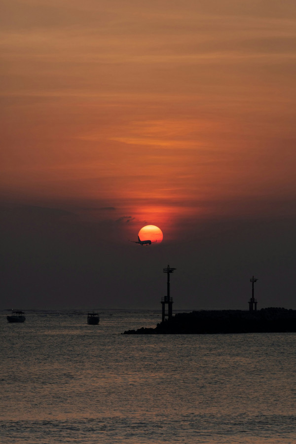 峇里島自由行景點｜金巴蘭海灘 Jimbaran Beach（圖片來源：Unsplash）