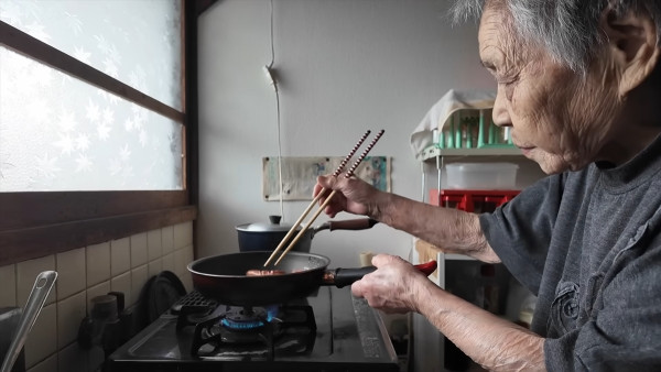 養生秘訣｜100歲日本婆婆兩度戰勝癌魔 活力十足親自煮飯長壽只因2件事