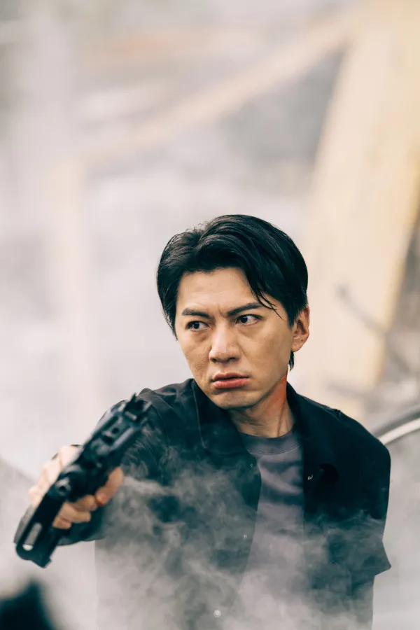 袁偉豪遊泰國曬泳池打卡照 罕曬背肌被質疑P圖 本尊6字回應 