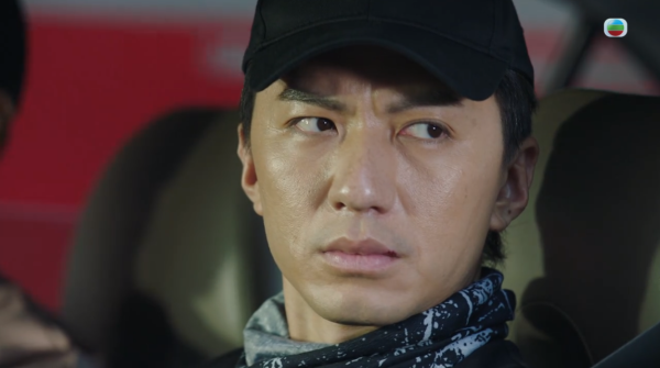 袁偉豪遊泰國曬泳池打卡照 罕曬背肌被質疑P圖 本尊6字回應 