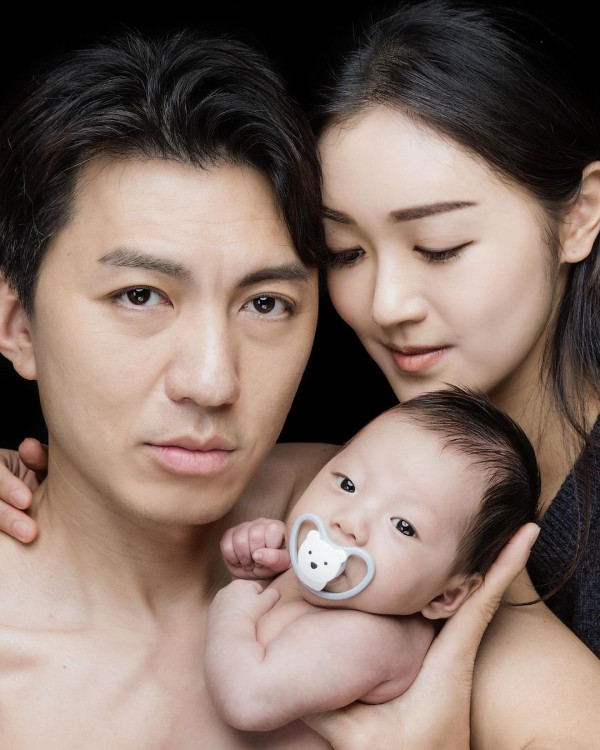 袁偉豪遊泰國曬泳池打卡照 罕曬背肌被質疑P圖 本尊6字回應 