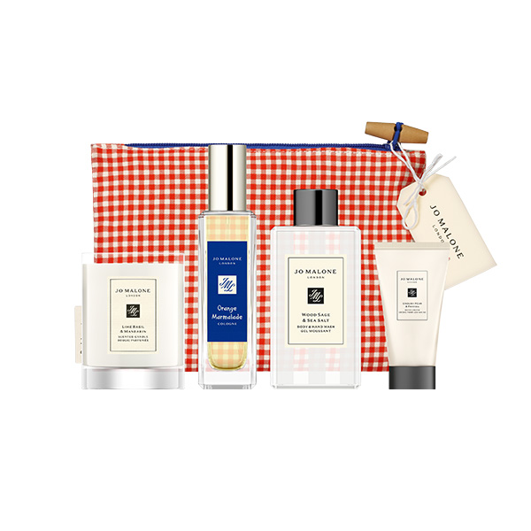 Marvellous Miniatures Set美好香氛精緻套裝 HK$1,225|精緻的英倫芬芳旅行套裝,包含橘子果醬古龍水30ml、鼠尾草與海鹽沐浴凝膠100ml、青檸羅勒柑橘旅行蠟燭,以及經典英國梨與小蒼蘭護手霜50ml,一同裝入可愛的限量版紅白格子隨行袋中。