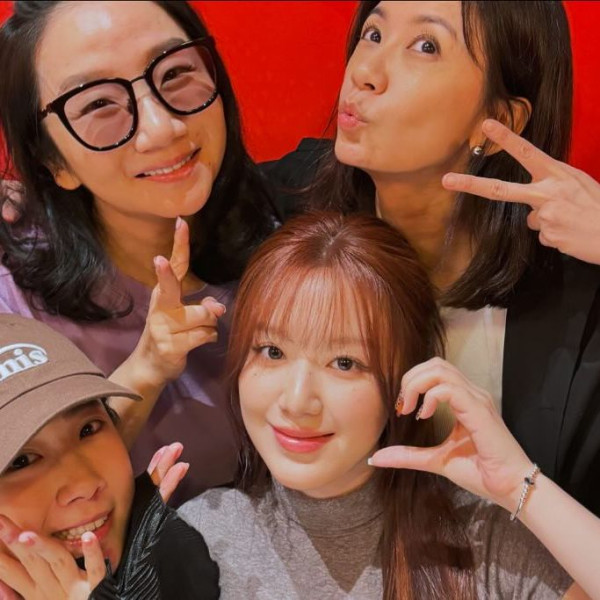 柯震東與韓國女團(G)I-DLE台籍成員舒華同框惹罵戰/圖片來源：Threads&IG@momoleelee