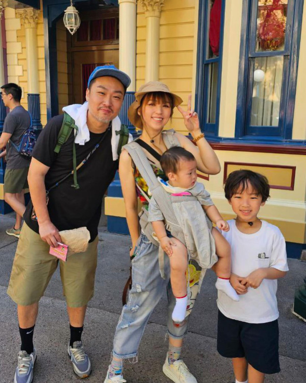 孫慧雪美國旅行再解鎖湊仔新技能 每日孭住細仔四圍走 網友戥佢辛苦