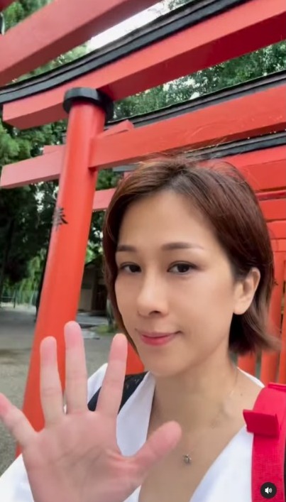 文頌嫻遊日狂食拉麵大飽口福 著泳衣浸溫泉罕曬事業線