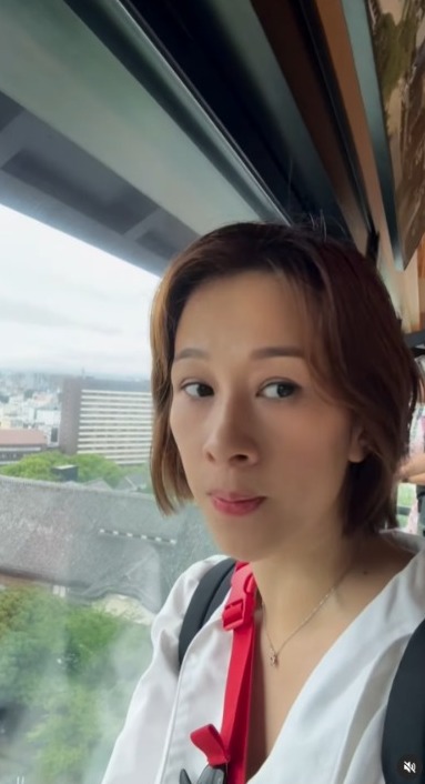 文頌嫻遊日狂食拉麵大飽口福 著泳衣浸溫泉罕曬事業線