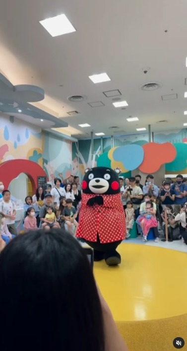 文頌嫻遊日狂食拉麵大飽口福 著泳衣浸溫泉罕曬事業線