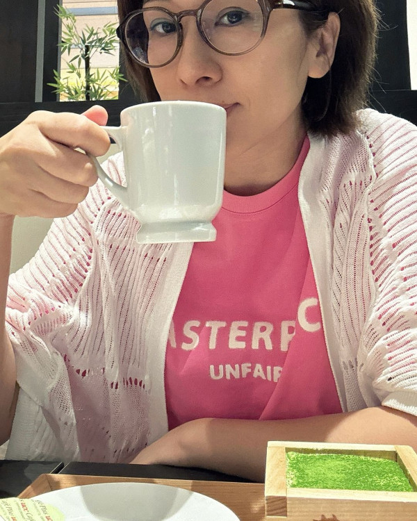 文頌嫻遊日狂食拉麵大飽口福 著泳衣浸溫泉罕曬事業線