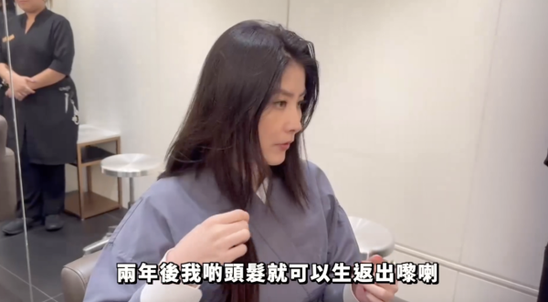 Kelly剪短髮過程/圖片來源：IG@kellychenwailam