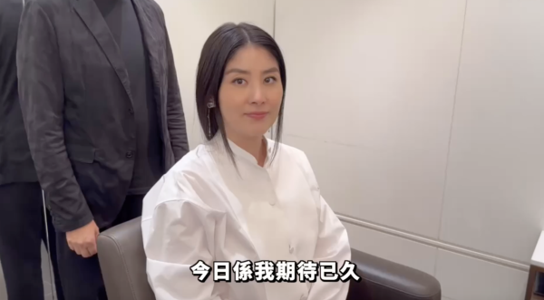 Kelly剪短髮過程/圖片來源：IG@kellychenwailam