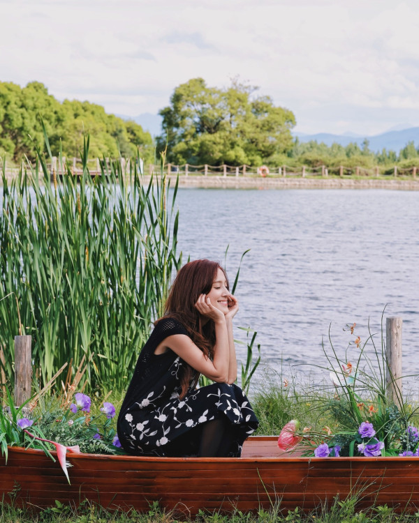 陳凱琳遊麗江古城打卡！挑戰空中飛人高危動作 