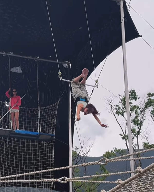 陳凱琳遊麗江古城打卡！挑戰空中飛人高危動作 