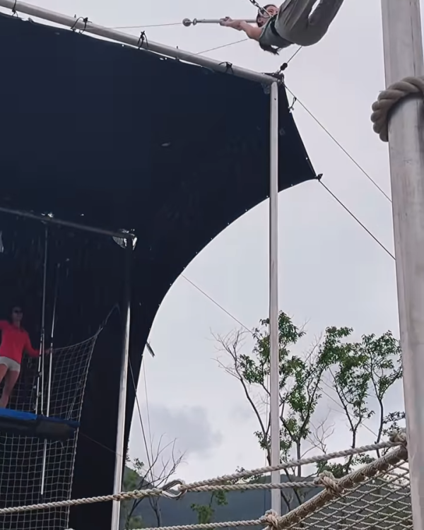 陳凱琳遊麗江古城打卡！挑戰空中飛人高危動作 