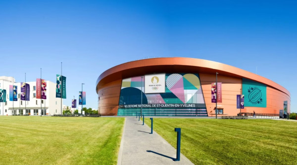 2024奧運場館外會掛上奧運競賽標語識別比賽地方。（圖片來源︰paris2024）