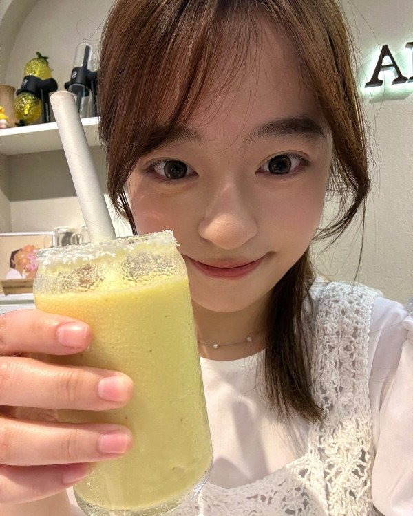 呂爵安胞妹小如豬遊台低胸裙上陣 獲網友讚有仙氣 「妹控」Edan今次點回應？ 