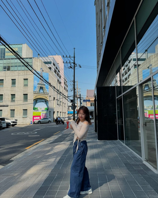 呂爵安胞妹小如豬遊台低胸裙上陣 獲網友讚有仙氣 「妹控」Edan今次點回應？ 