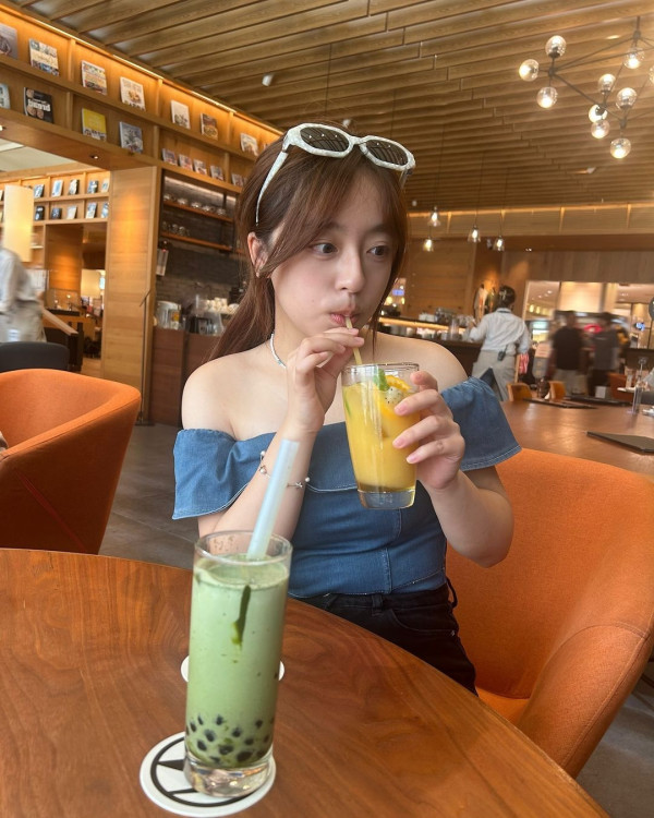 呂爵安胞妹小如豬遊台低胸裙上陣 獲網友讚有仙氣 「妹控」Edan今次點回應？ 