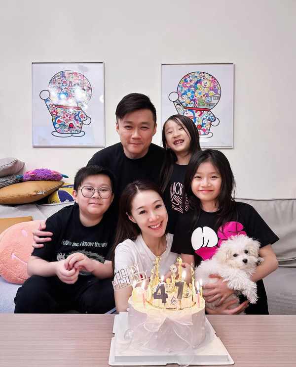 黃心妙夏日遊布吉曬火辣泳照 銀色戰衣上陣挑戰性感尺度 