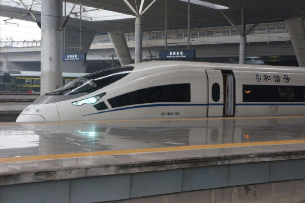 杭州東站月台沉降30cm！乘客：落高鐵如跳台階 