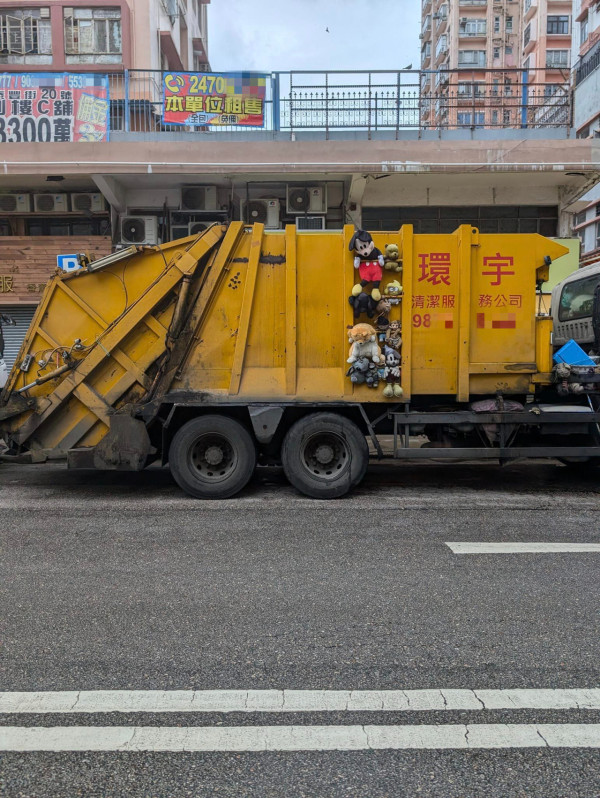 原條「粟米」馬路行駛變焦點 網民讚創意滿分：一路行一路轉燒粟米