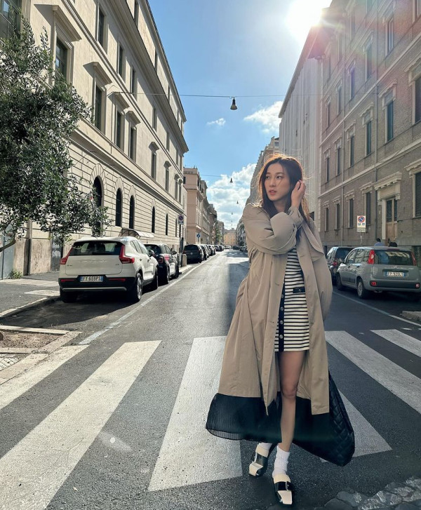 鍾嘉欣帶仔囡坐郵輪旅行！7歲大囡女大十八變！眼大臉尖極靚女！ 