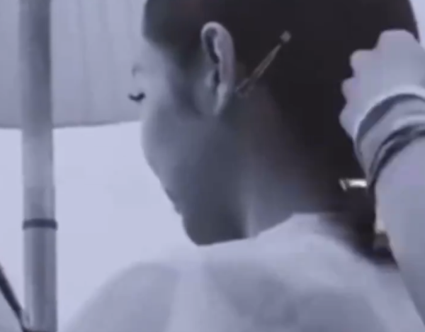 Jennie出席婚禮衣著被批唔尊重!粉絲即護航解釋背後原因!