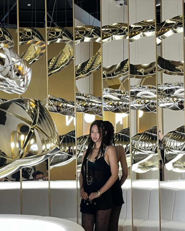 Jennie出席婚禮衣著被批唔尊重!粉絲即護航解釋背後原因!