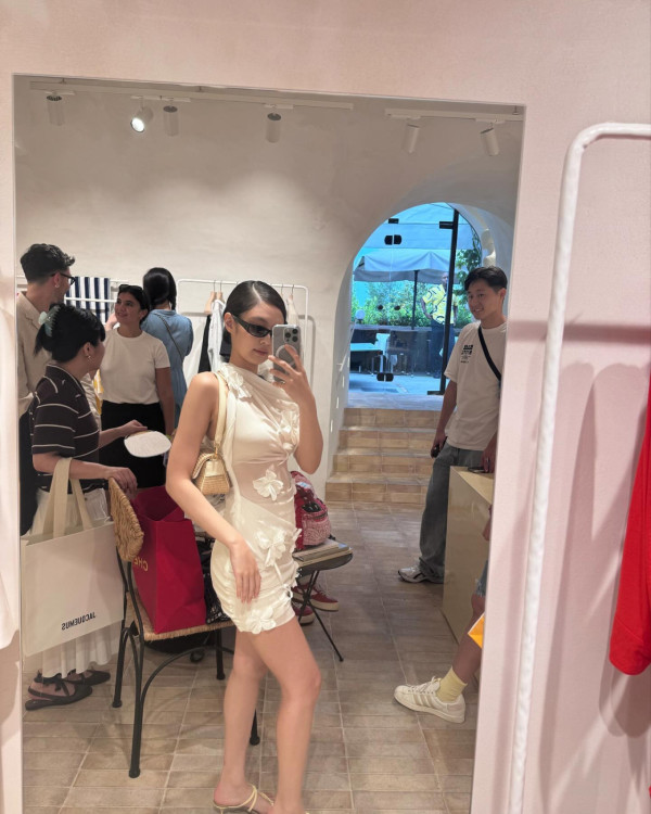 Jennie出席婚禮衣著被批唔尊重!粉絲即護航解釋背後原因!