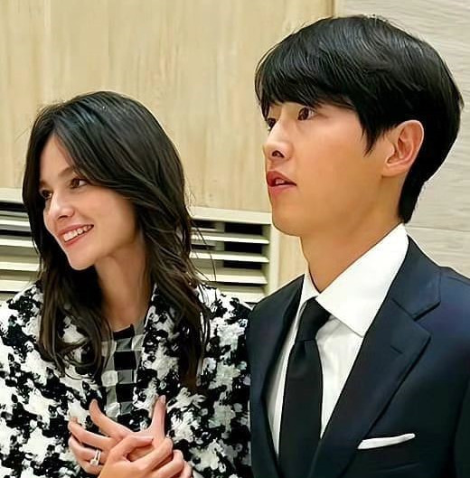 宋仲基被捕獲攜妻參加妹妹婚禮