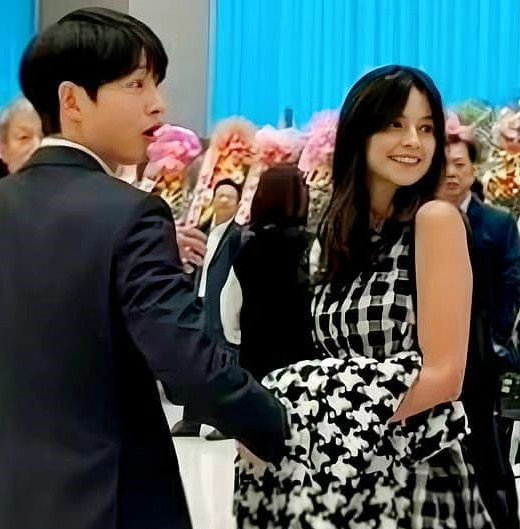 宋仲基被捕獲攜妻參加妹妹婚禮