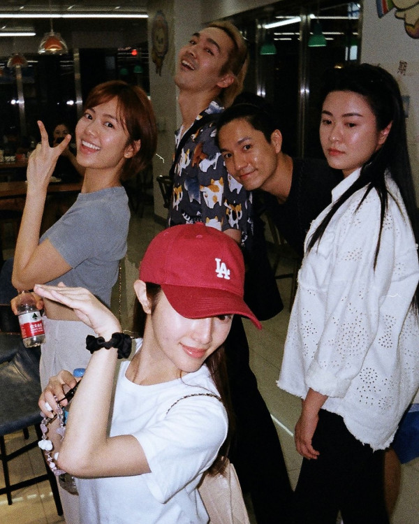 前TVB小生商務機艙被偷拍 網友因1原因唔敢同偶像合照？ 