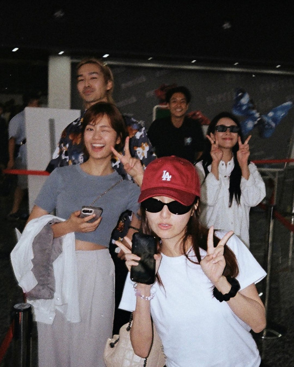 TVB演員身穿浴袍現身台中 被台灣網友捕獲：這是在拍什麼？ 